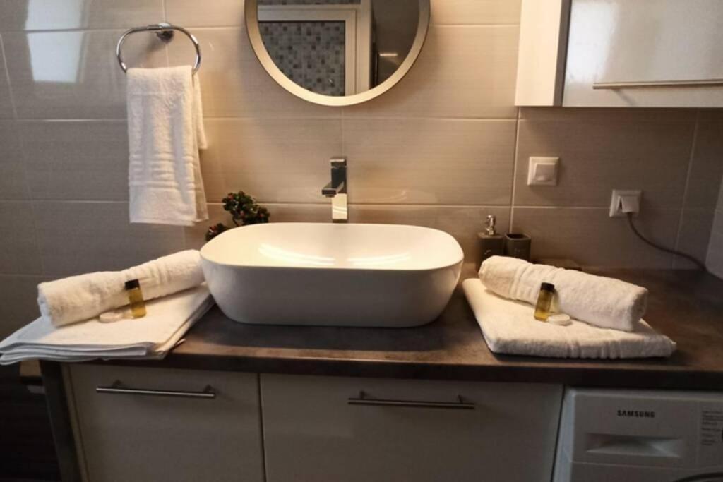 Modern Central Αpt 500M From The Beach. Chania  Exterior foto
